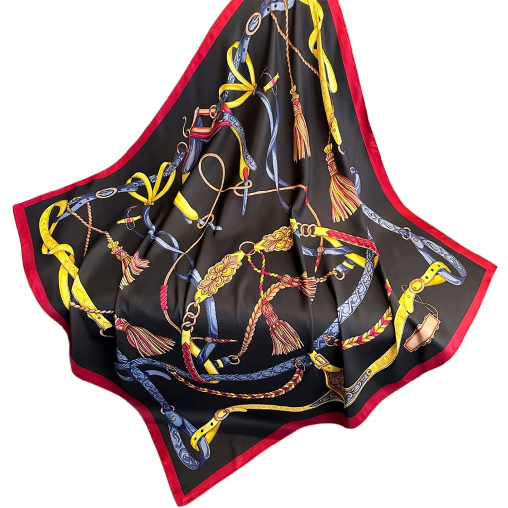 Zbliżenie na fakturę apaszki, ukazujące jej delikatność i elegancki design w kolorze czarnym | KAMEA | Spironik.pl