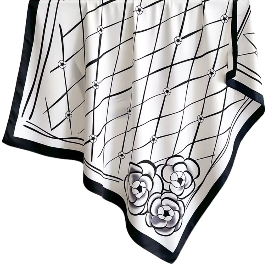 Zbliżenie na materiał imitujący jedwab, ukazujące subtelny motyw kwiatowy i geometryczną siatkę | KAMEA | Spironik.pl