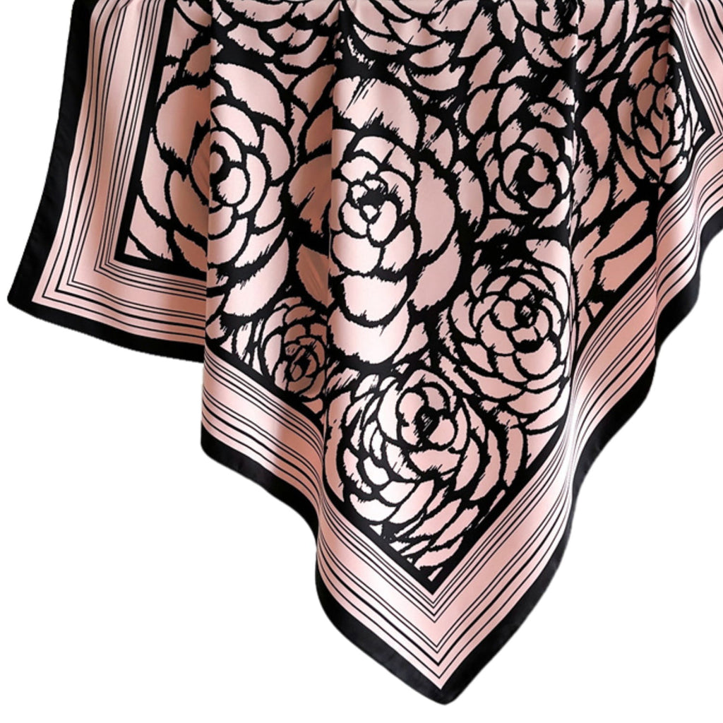 Boczny widok apaszki ukazujący jej miękką fakturę i piękny połysk imitacji jedwabiu | KAMEA | Spironik.pl