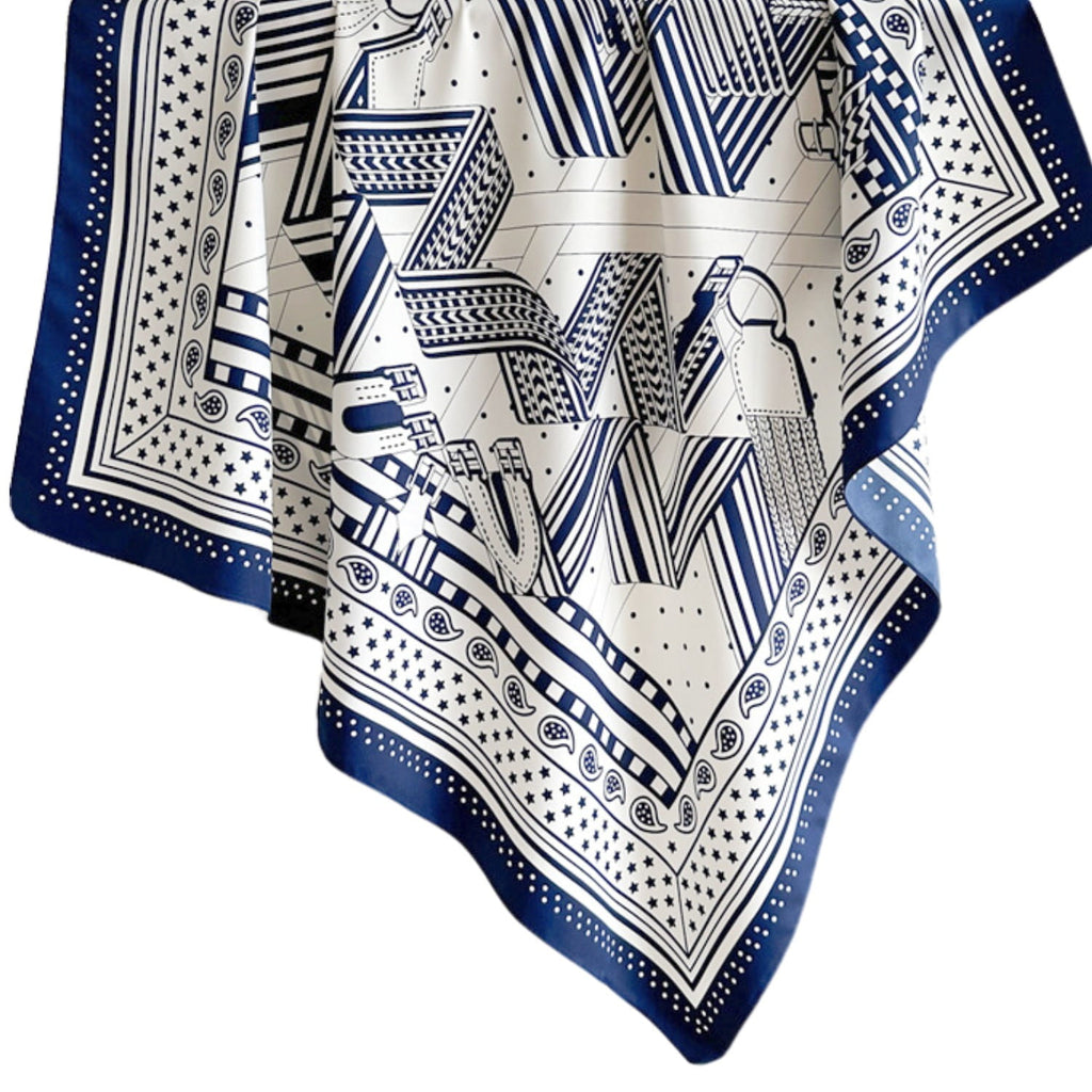 Widok apaszki „Geometryczny Manhattan” z boku, ukazujący jej wymiary 90x90 cm i subtelny połysk materiału | KAMEA | Spironik.pl