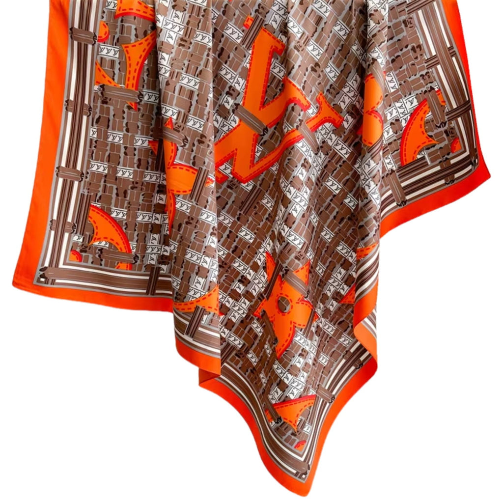 Apaszka rozłożona na płasko, ukazująca brązowo-beżową strukturę oraz artystyczny wzór w pełnej skali | KAMEA | Spironik.pl