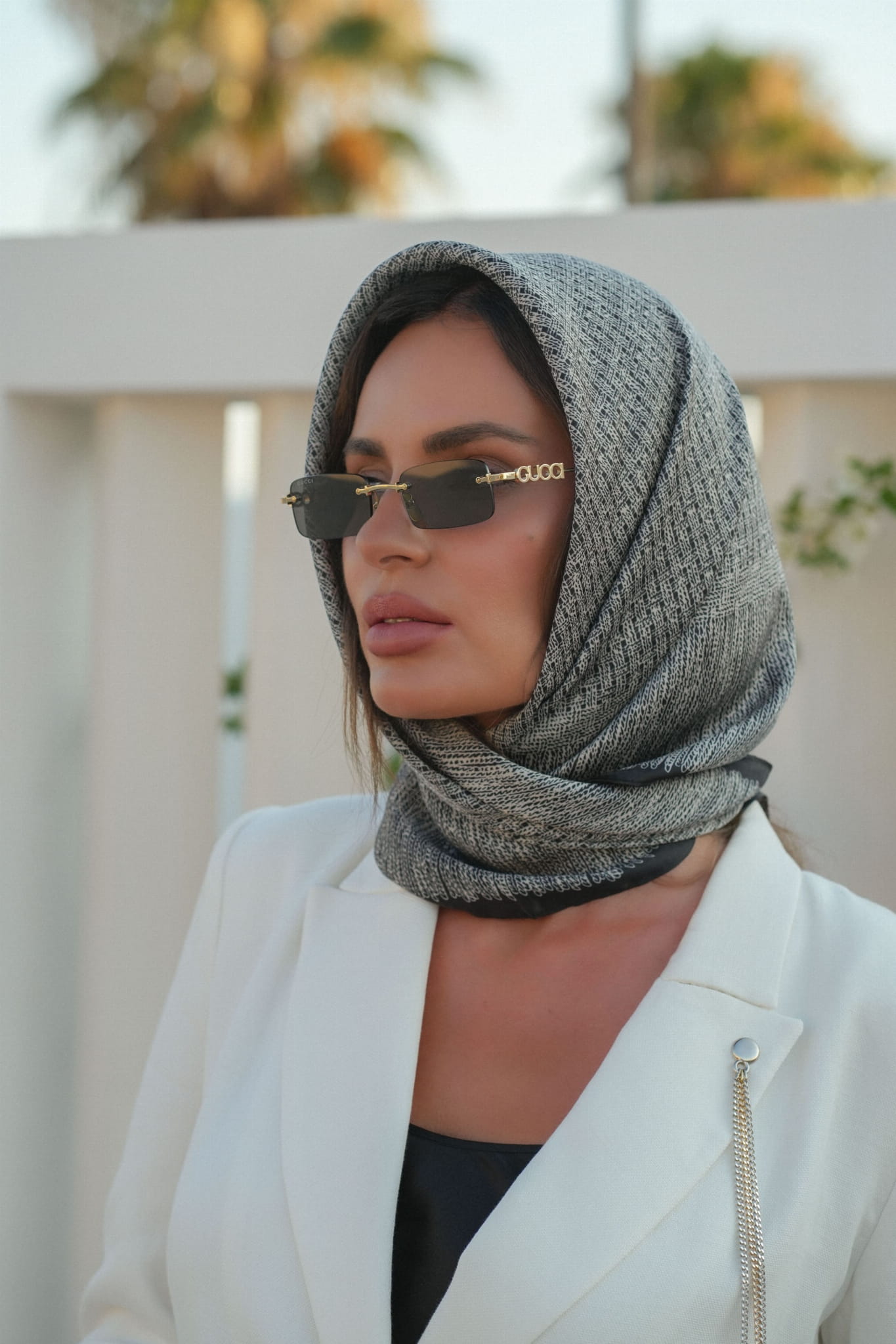 Apaszka, Model: F130//T34//13, Kolor: szary, Skład materiału: 100% Poliester, Przeznaczenie: Wielosezonowe, Wymiary(długość/szerokość): 90cm/90cm