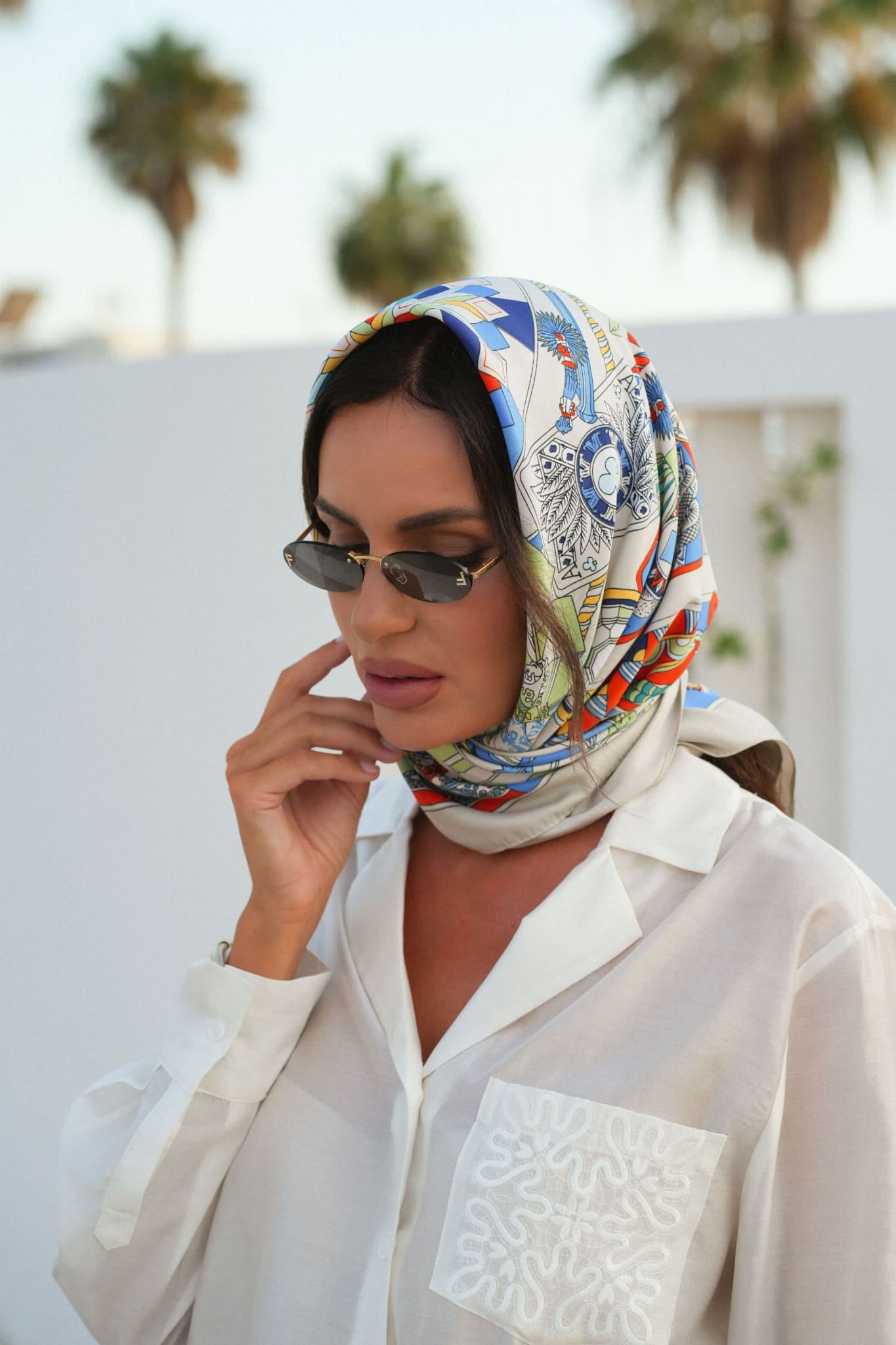 Apaszka, Model: F249-4//T36//15, Kolor: beżowy, Skład materiału: 100% Poliester, Przeznaczenie: Wielosezonowe, Wymiary(długość/szerokość): 90cm/90cm