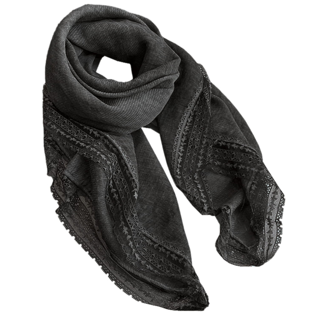 Detal koronki na czarnej chuście, która doskonale uzupełnia eleganckie stylizacje i codzienne outfity | KAMEA | Spironik.pl