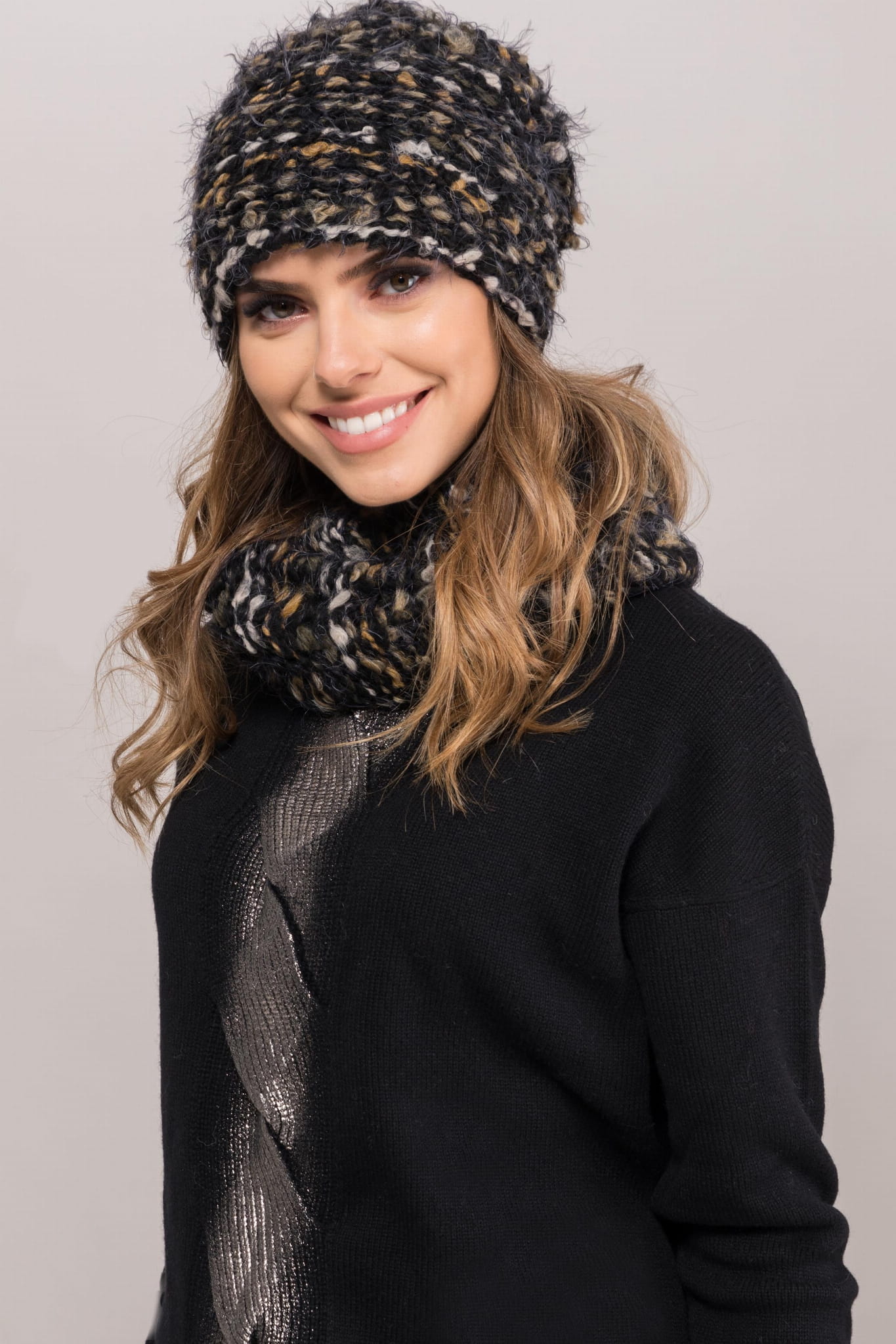 Čepice, Model: Carini, Barva: černá, Složení materiálu: 50% Vlna; 35% Polyamid; 15% Polyester; Podšívka: 100% Polyester, Určení: Podzim/Zima, Velikost: Univerzální (54-60) (Čepice, fotografie 4)