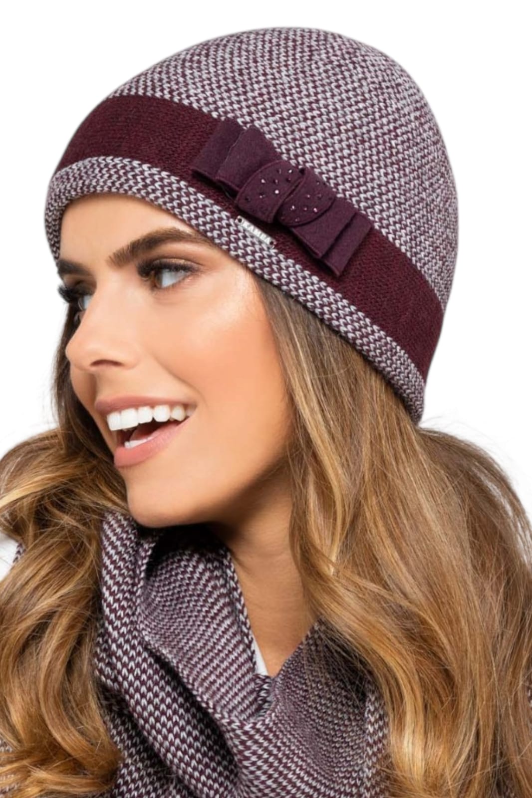 Czapka Damska, Model: Katalonia, Kolor: bordowy, Skład materiału: 50% Akryl; 30% Wełna; 10% Wiskoza; 10% Alpaka, Przeznaczenie: Jesień/Zima, Rozmiar: Uniwersalny (54-60)