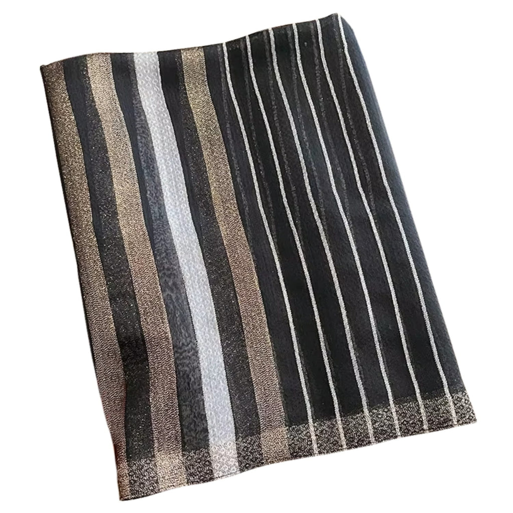 Szalik Damski, Model: RS024-1//T22//1, Kolor: czarny, Skład materiału: 60% Wełna; 40% Jedwab morwowy, Przeznaczenie: Wielosezonowe, Wymiary(długość/szerokość): 180cm/90cm (Szalik Damski, zdjęcie 4)