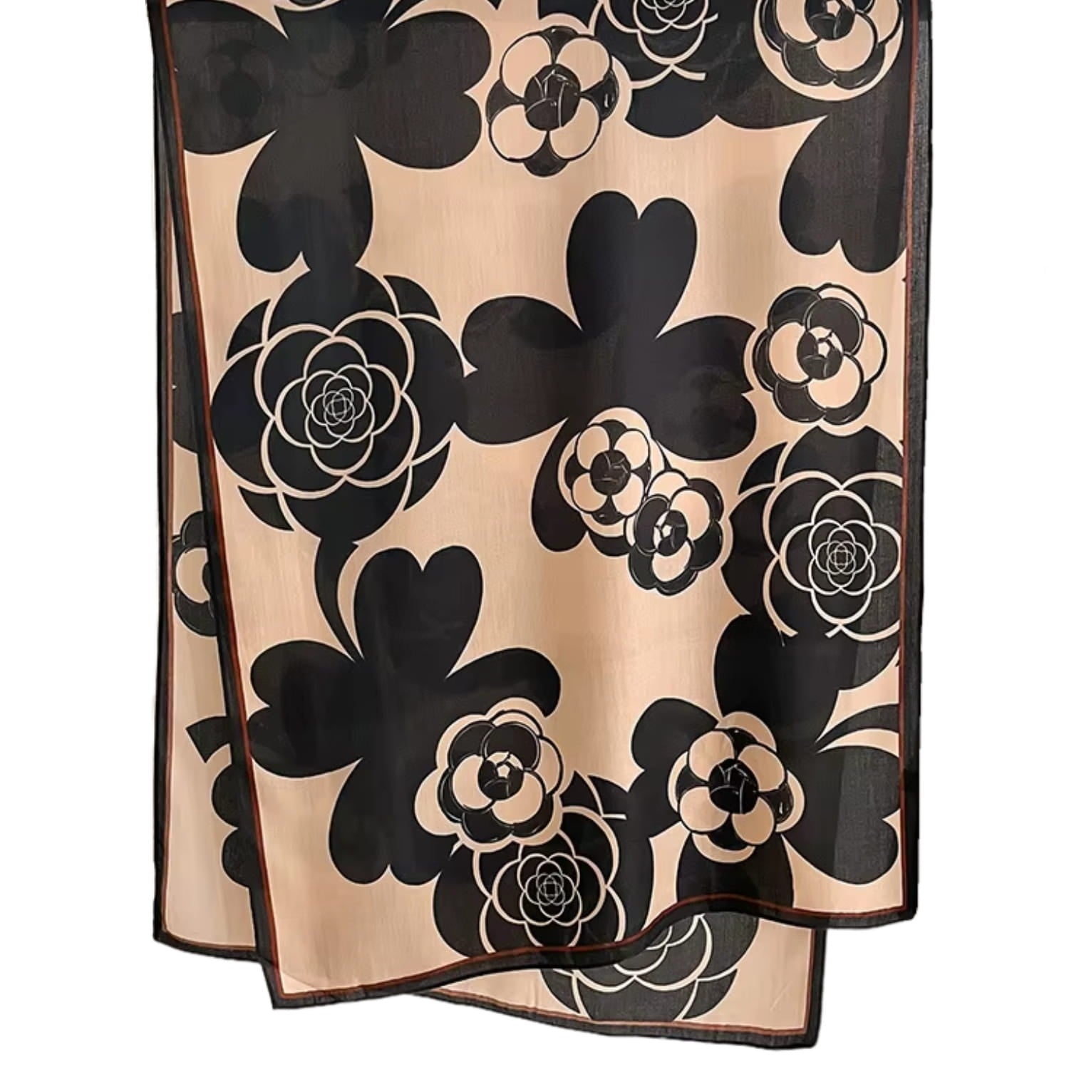 Beżowo-czarny szal w kwiaty, idealny dodatek do płaszcza lub marynarki | KAMEA | Spironik.pl