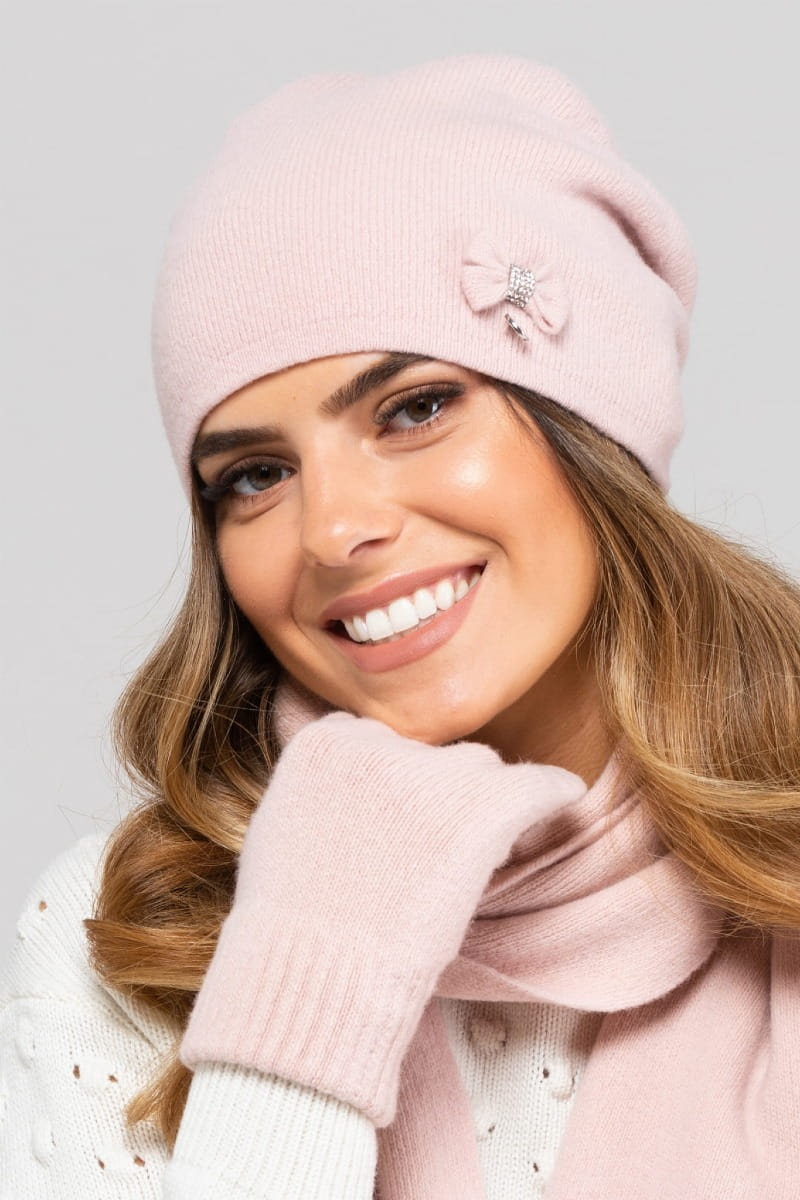 Dámská čepice, Model: Floryda, Barva: růžová, Složení materiálu: 80% Vlna; 20% Polyamid, Určení: Podzim/Zima, Velikost: Univerzální (54-60)