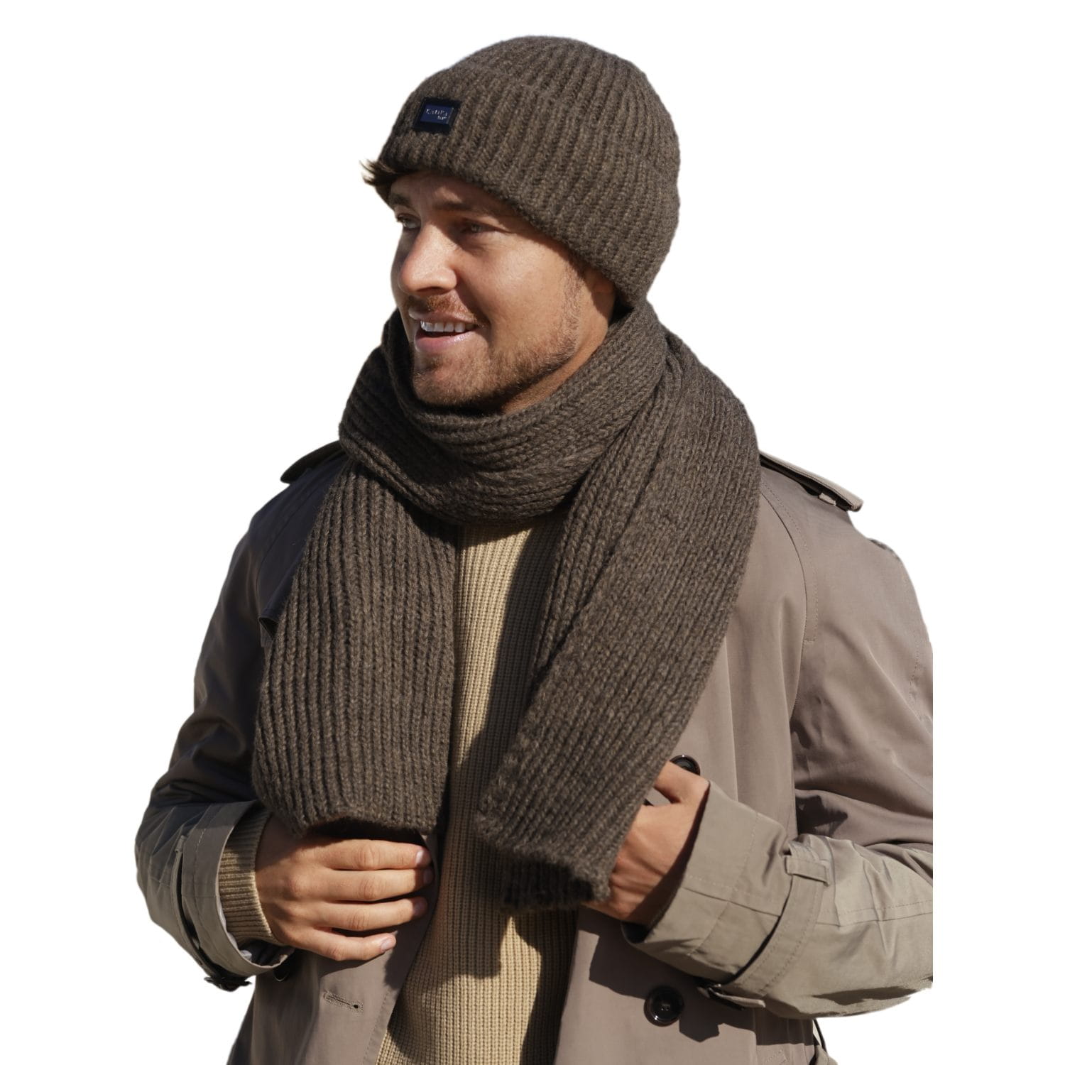 Komplet czapka i szalik w brązowym kolorze, doskonały do codziennych stylizacji na jesień i zimę | KAMEA | Spironik.pl