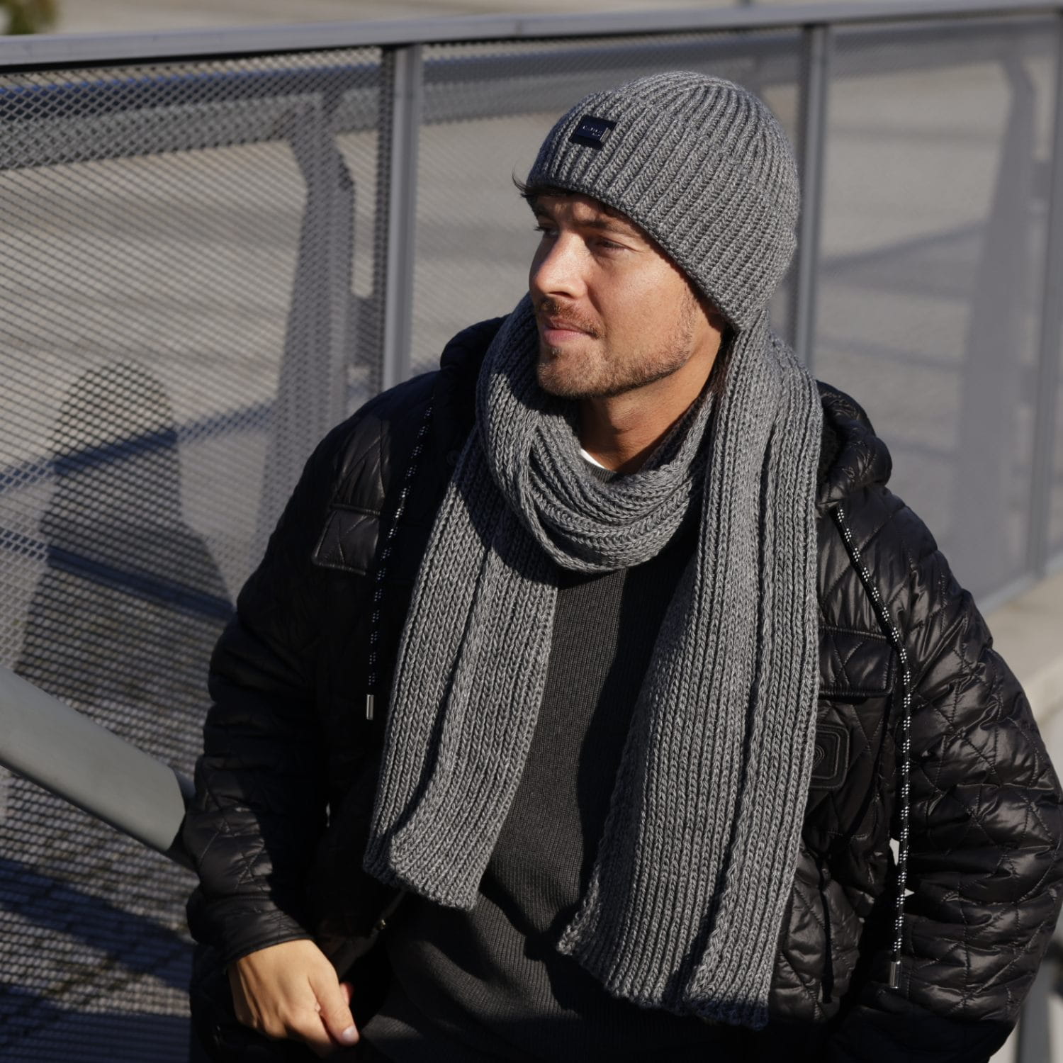 Grafitowy kolor kompletu MARTIN, neutralna baza pasująca do wielu stylizacji | KAMEA | Spironik.pl