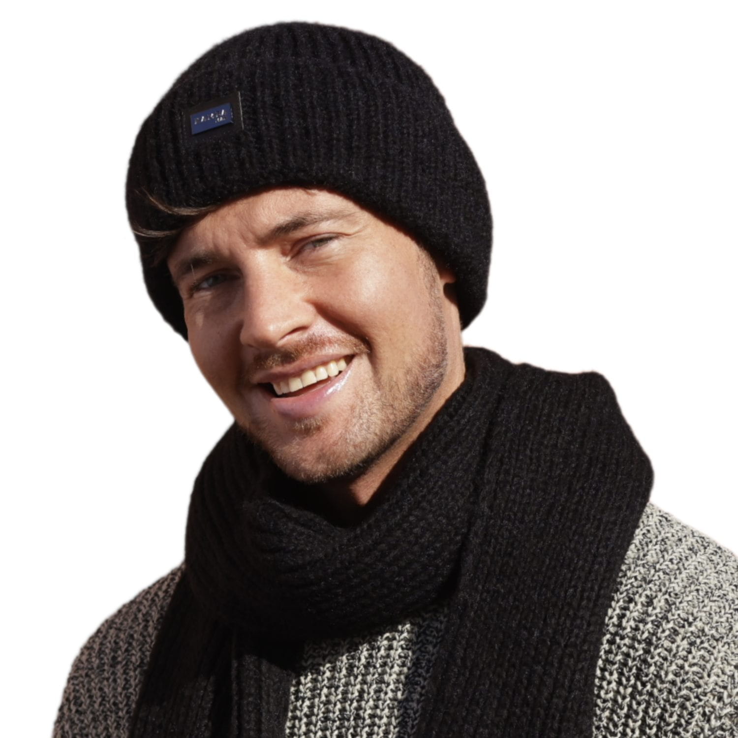 Szalik o długości 172 cm, miękko układający się przy szyi, w komplecie z czapką w kolorze czarnym | KAMEA | Spironik.pl