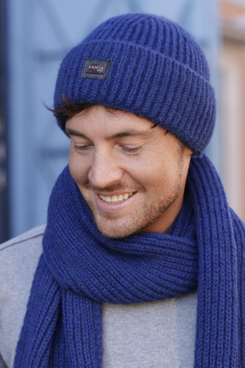 Detal czapki beanie bez podszewki w głębokim granacie, z elastycznym ściągaczem dla lepszego dopasowania | KAMEA | Spironik.pl