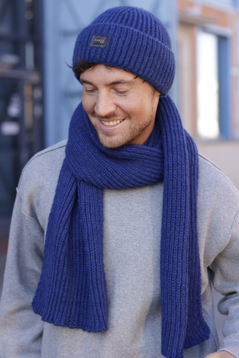 Komplety: czapka + szalik/komin, Model: MARTIN, Kolor: granatowy, Skład materiału: 85% Akryl; 15% Wełna, Przeznaczenie: Jesień/Zima, Wymiary(długość/szerokość): 172cm/28cm