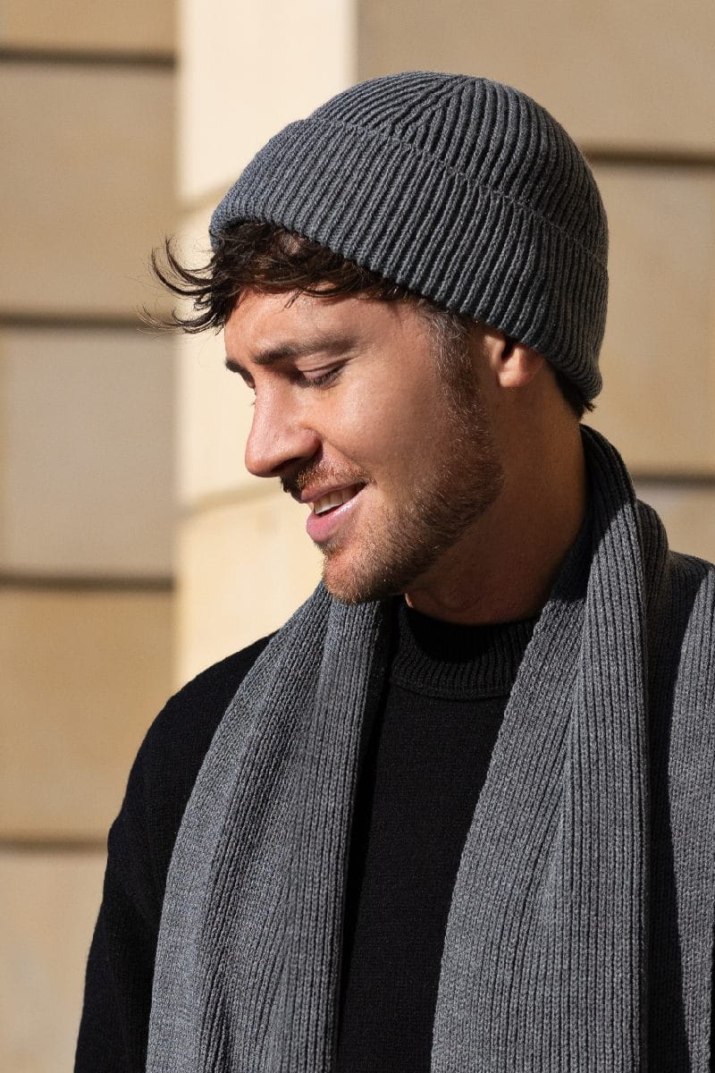 Czapka Męska, Model: KAROL, Kolor: grafitowy, Skład materiału: 100% Akryl, Przeznaczenie: Jesień/Zima, Rozmiar: Uniwersalny (54-62)