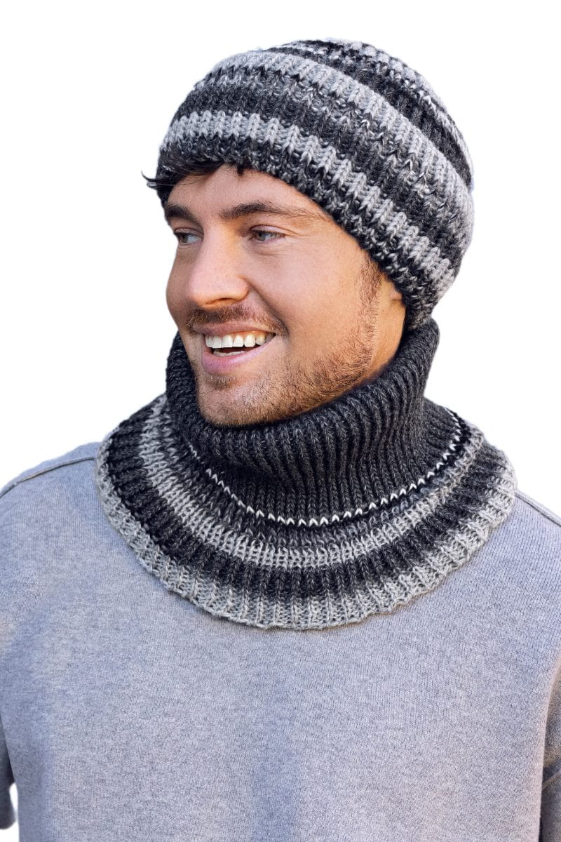 Detal czapki ISU z grafitowymi pasami, bez podszewki, elastycznie dopasowująca się do głowy | KAMEA | Spironik.pl