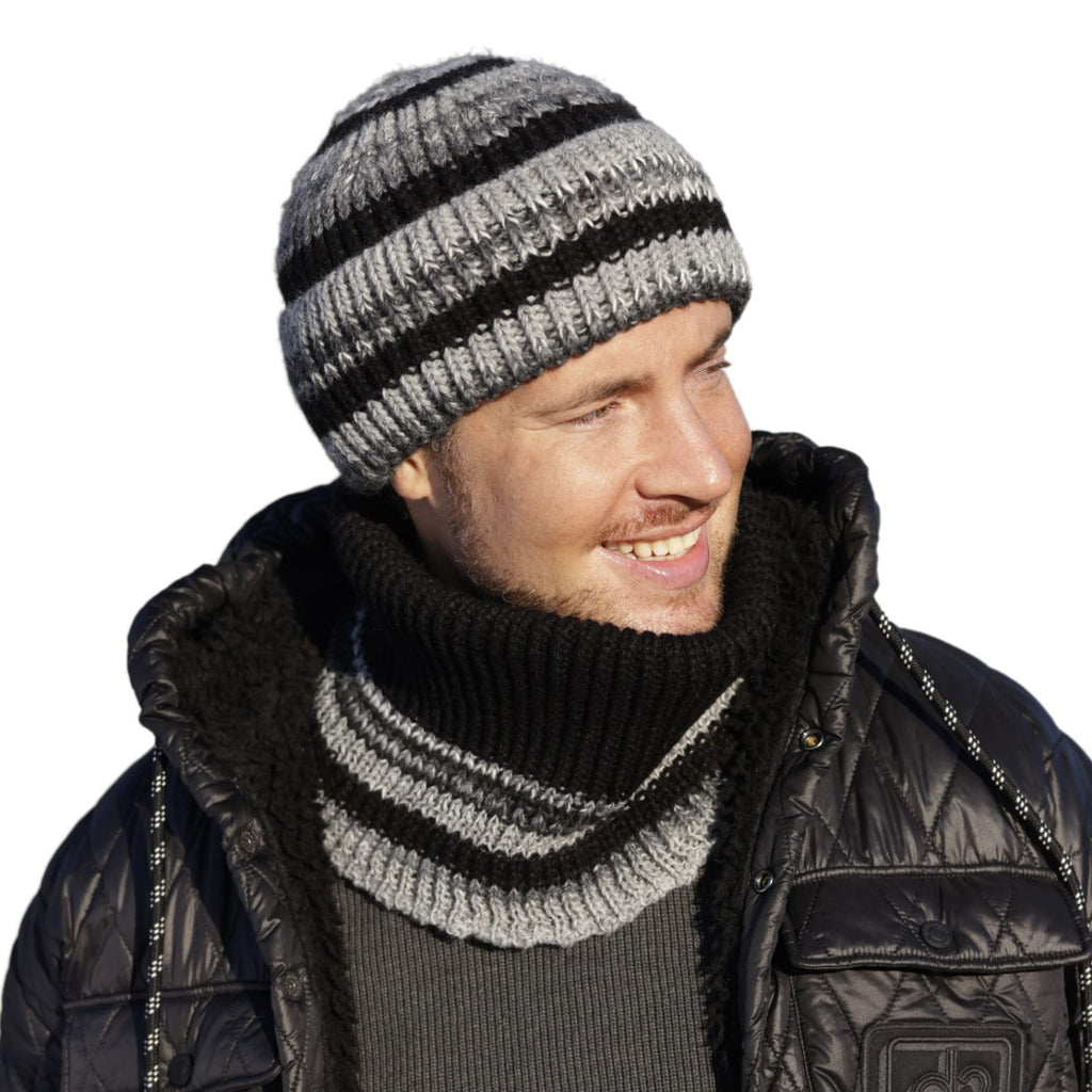 Widok na gruby splot czapki ISU, wykonanej z mieszanki wełny i alpaki, produkcja w Polsce | KAMEA | Spironik.pl