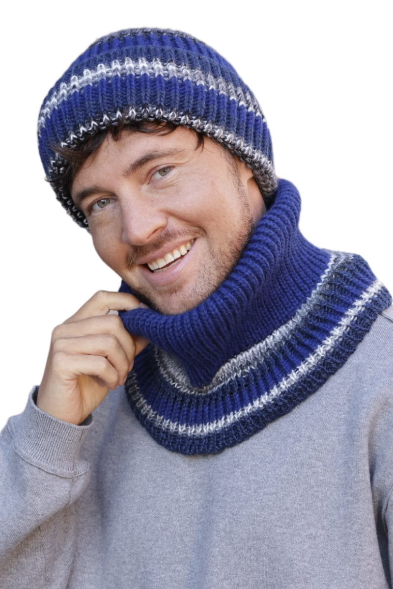 Czapka męska ISU w granatowe pasy, elastyczna i uniwersalna, dopasowująca się do obwodu 54-62 cm | KAMEA | Spironik.pl