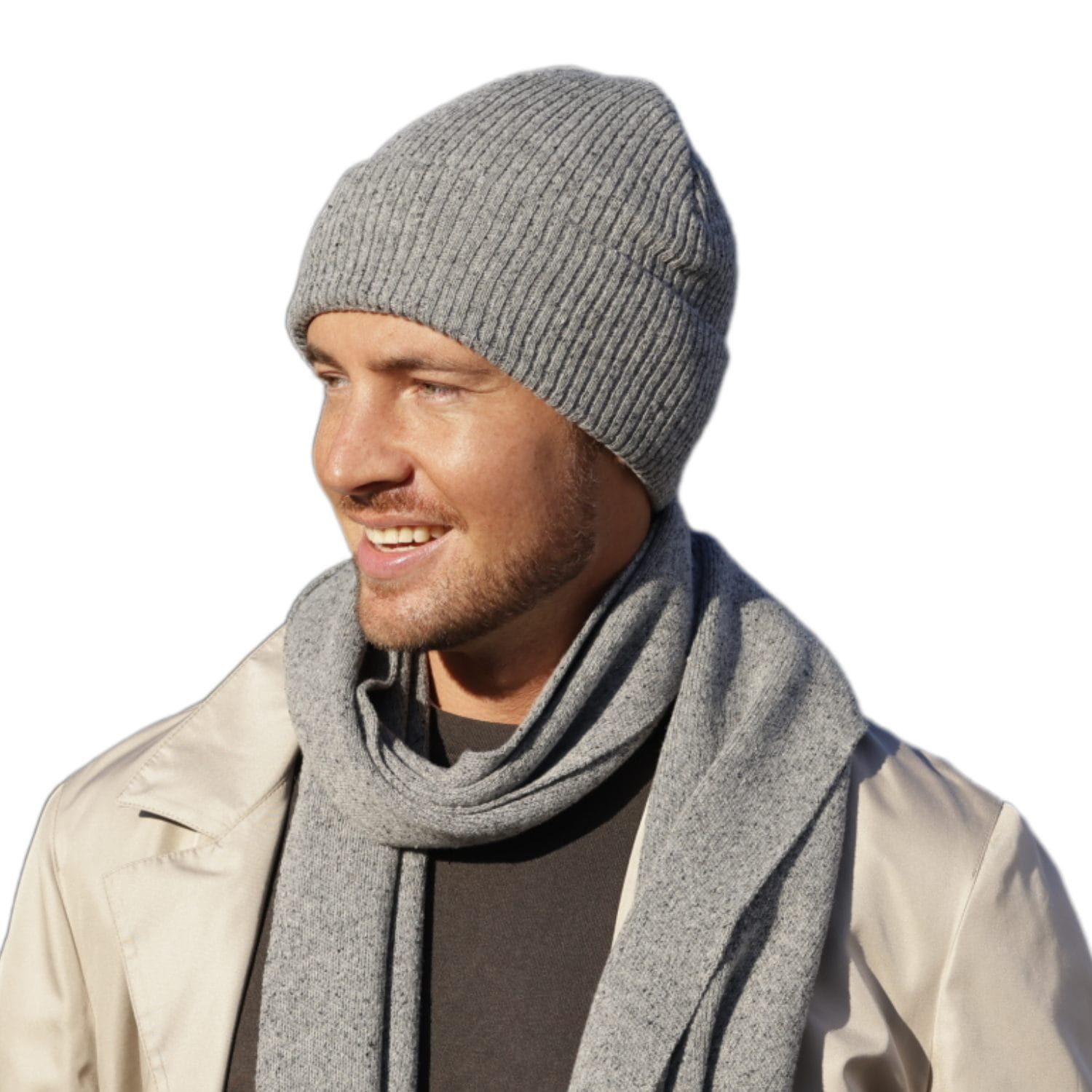 Czapka i szalik Patrick w użyciu: zestaw pasujący do płaszcza, trencza i puchówki na chłodne dni | KAMEA | Spironik.pl