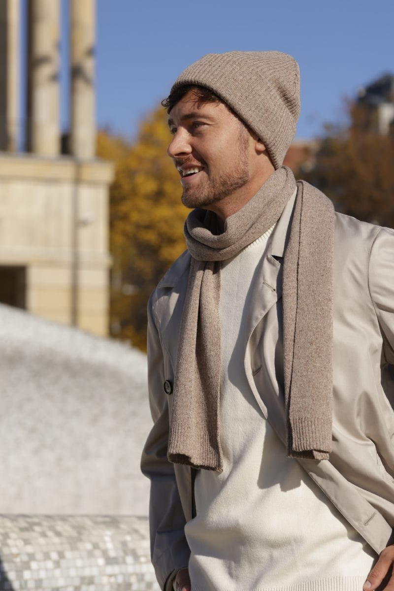 Komplety: czapka + szalik/komin, Model: Patrick, Kolor: niebieski, Skład materiału: 45% Akryl; 37% Wełna Merino; 18% Jedwab, Przeznaczenie: Jesień/Zima, Wymiary(długość/szerokość): 170cm/28cm (Komplety: czapka + szalik/komin, zdjęcie 2)