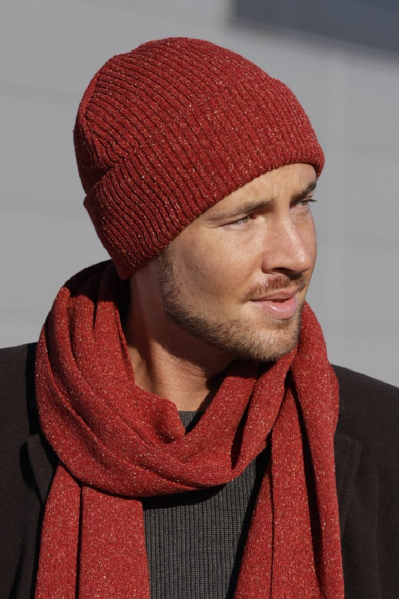 Komplety: czapka + szalik/komin, Model: Patrick, Kolor: rudy, Skład materiału: 45% Akryl; 37% Wełna Merino; 18% Jedwab, Przeznaczenie: Jesień/Zima, Wymiary(długość/szerokość): 170cm/28cm