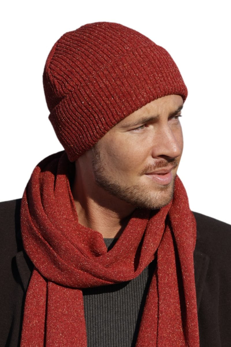 Komplety: czapka + szalik/komin, Model: Patrick, Kolor: rudy, Skład materiału: 45% Akryl; 37% Wełna Merino; 18% Jedwab, Przeznaczenie: Jesień/Zima, Wymiary(długość/szerokość): 170cm/28cm (Komplety: czapka + szalik/komin, zdjęcie 4)