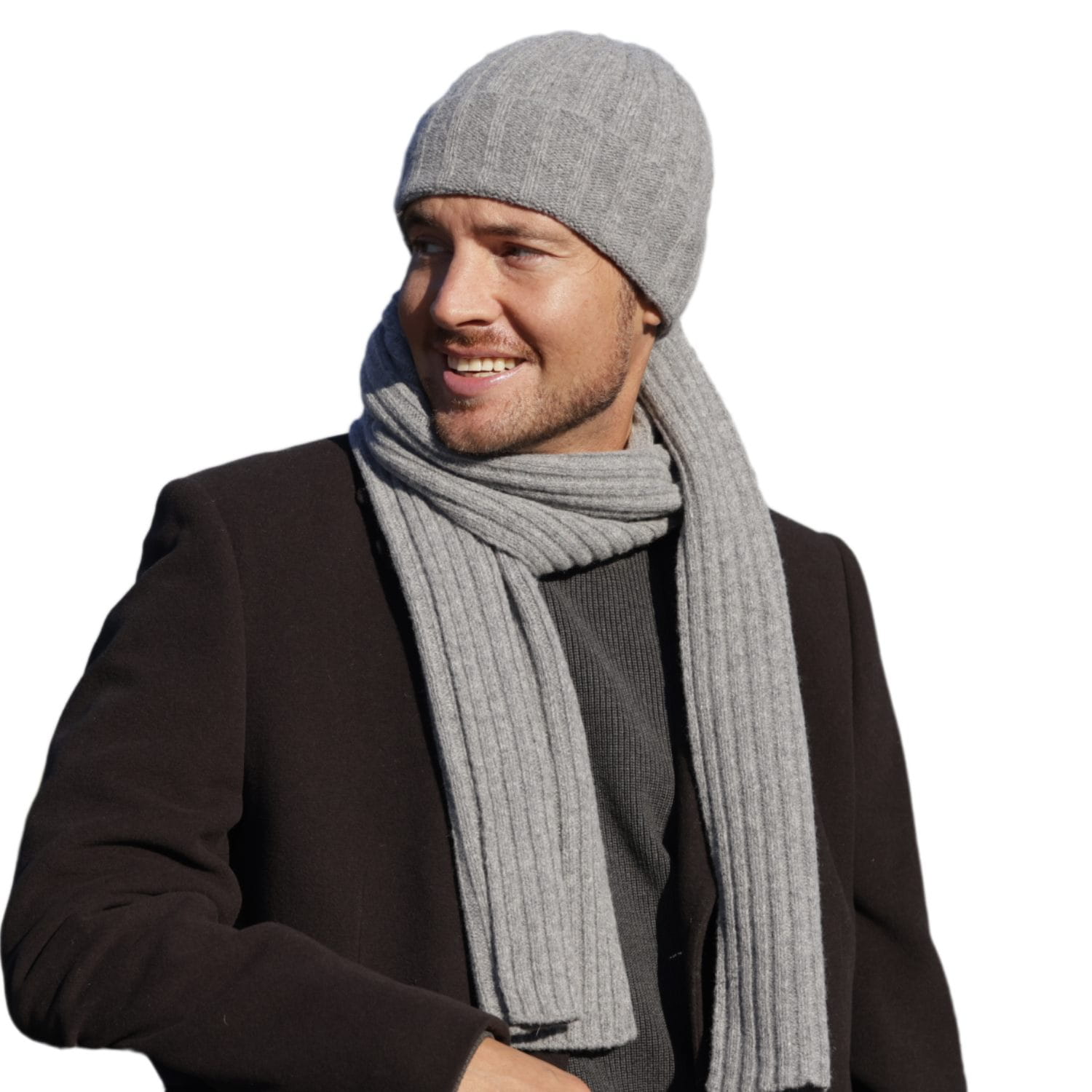 Faktura materiału czapki i szalika Trevor, łącząca elegancję z funkcjonalnością w szarym odcieniu | KAMEA | Spironik.pl