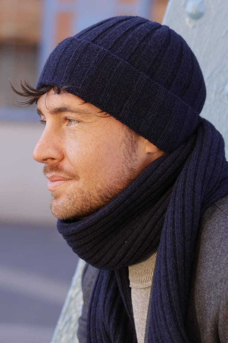 Komplet (Czapka + Szalik), Model: Trevor-Komplet, Kolor: granatowy, Skład materiału: 80% Wełna; 20% Poliamid, Przeznaczenie: Jesień/Zima, Wymiary(długość/szerokość): 165cm/25cm (Komplet (Czapka + Szalik), zdjęcie 2)