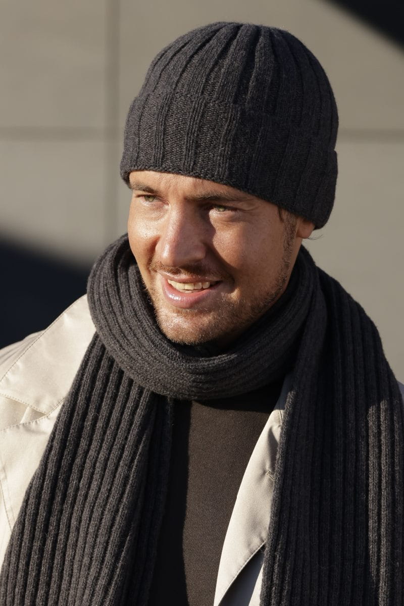 Komplety: czapka + szalik/komin, Model: Trevor-Komplet, Kolor: grafitowy, Skład materiału: 80% Wełna; 20% Poliamid, Przeznaczenie: Jesień/Zima, Wymiary(długość/szerokość): 165cm/25cm (Komplety: czapka + szalik/komin, zdjęcie 2)