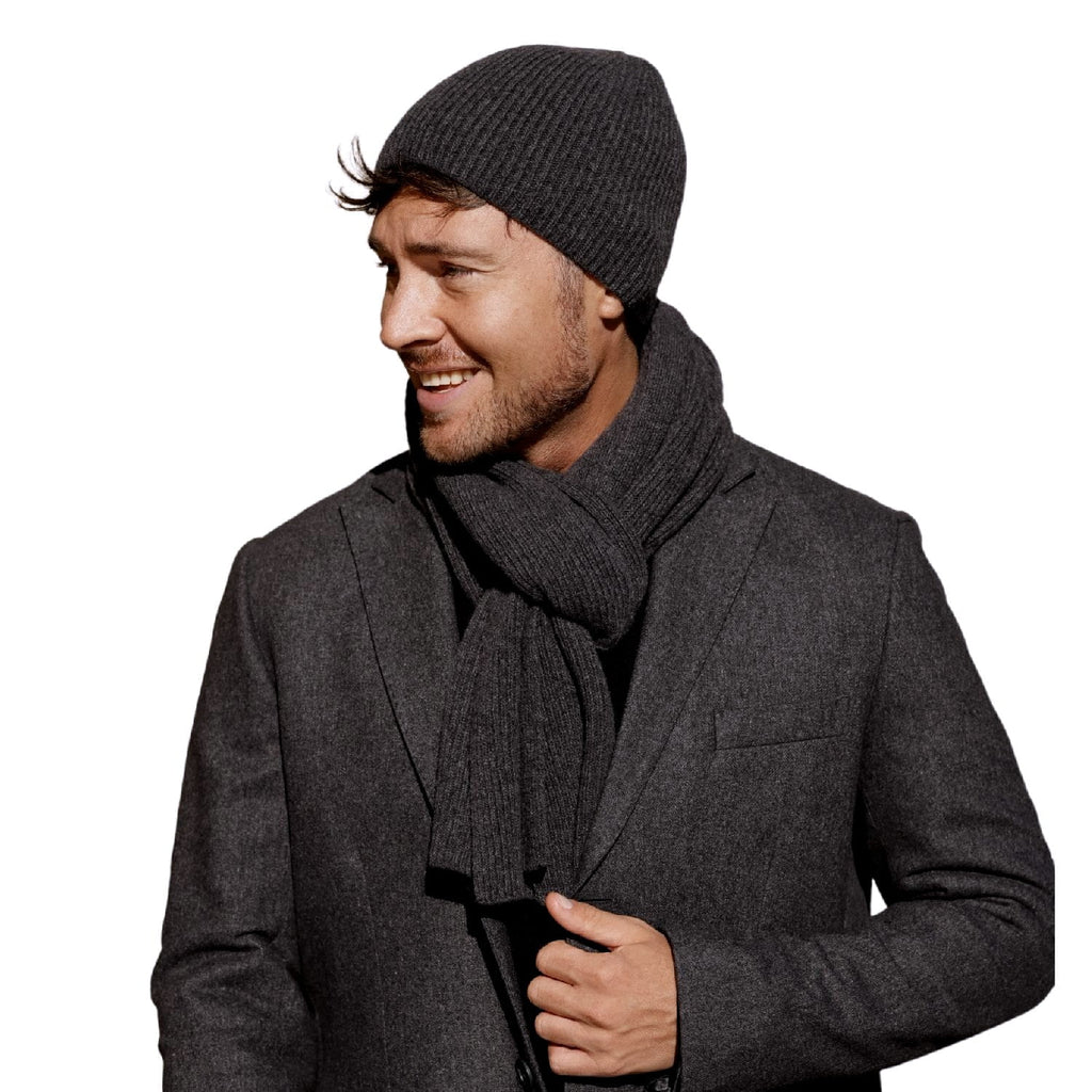 Szalik o długości 170 cm w identycznym odcieniu grafitu, miękko otulający szyję, wykonany z mieszanki wełny i poliamidu | KAMEA |…