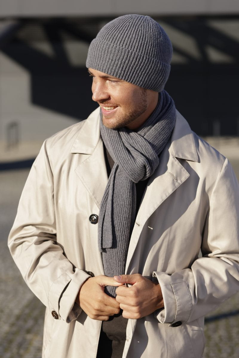 Komplety: czapka + szalik/komin, Model: Liam-Komplet, Kolor: szary, Skład materiału: 80% Wełna; 20% Poliamid, Przeznaczenie: Jesień/Zima, Wymiary(długość/szerokość): 170cm/25cm