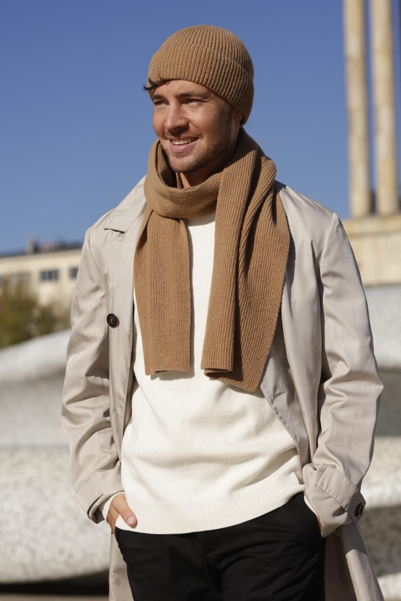 Komplety: czapka + szalik/komin, Model: Liam-Komplet, Kolor: piaskowy, Skład materiału: 80% Wełna; 20% Poliamid, Przeznaczenie: Jesień/Zima, Wymiary(długość/szerokość): 170cm/25cm