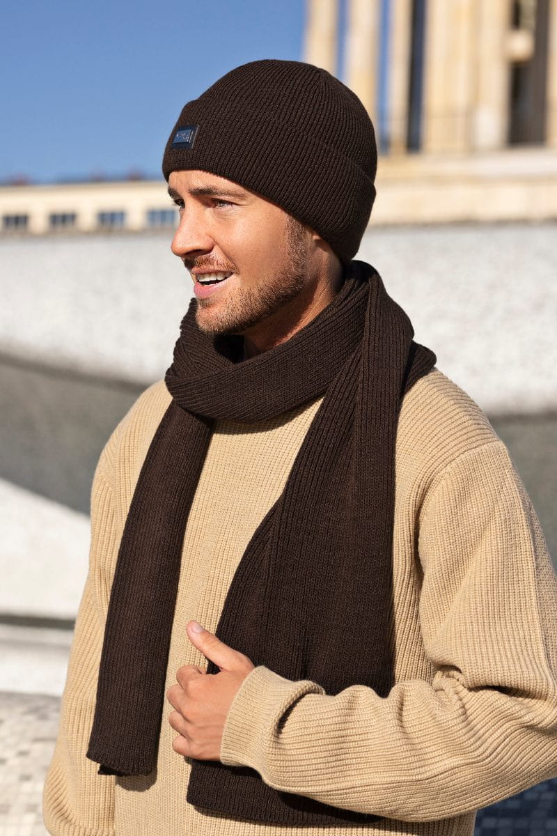 Komplety: čepice + šátek/komin, Model: Oliver-Komplet, Barva: hnědá, Složení materiálu: 100% Akryl, Určení: Podzim/Zima, Rozměry(délka/šířka): 180cm/22cm