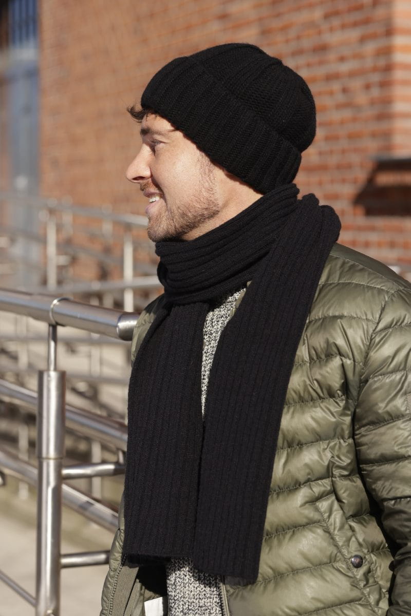 Komplety: czapka + szalik/komin, Model: Ben-Komplet, Kolor: czarny, Skład materiału: 80% Wełna; 20% Poliamid, Przeznaczenie: Jesień/Zima, Wymiary(długość/szerokość): 165cm/25cm