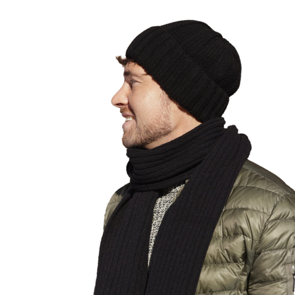 Czapka i szalik w komplecie BEN, idealne na jesień i zimę, prezentujące minimalistyczny design | KAMEA | Spironik.pl