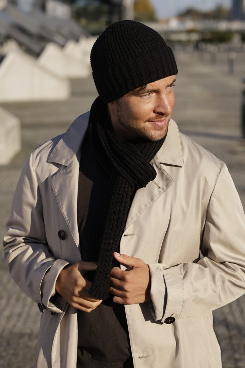 Komplety: czapka + szalik/komin, Model: Dakar-komplet, Kolor: czarny, Skład materiału: 100% Akryl, Przeznaczenie: Jesień/Zima, Wymiary(długość/szerokość): 180cm/25cm