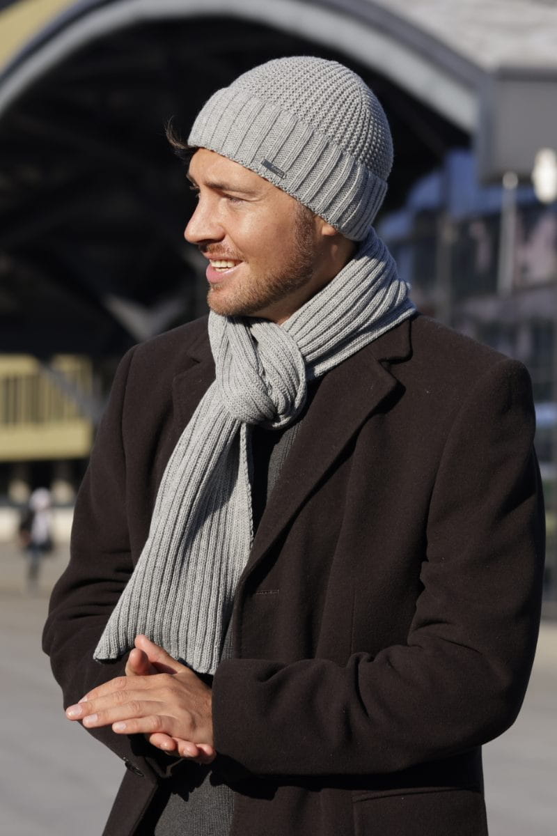 Komplety: czapka + szalik/komin, Model: Dakar-komplet, Kolor: szary, Skład materiału: 100% Akryl, Przeznaczenie: Jesień/Zima, Wymiary(długość/szerokość): 180cm/25cm