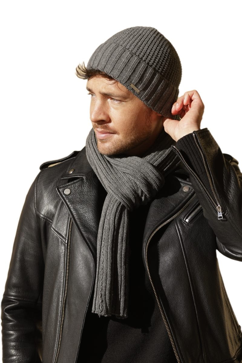 Czapka beanie i szalik w grafitowym odcieniu, wykonane z 100% akrylu, idealne na jesień i zimę | KAMEA | Spironik.pl