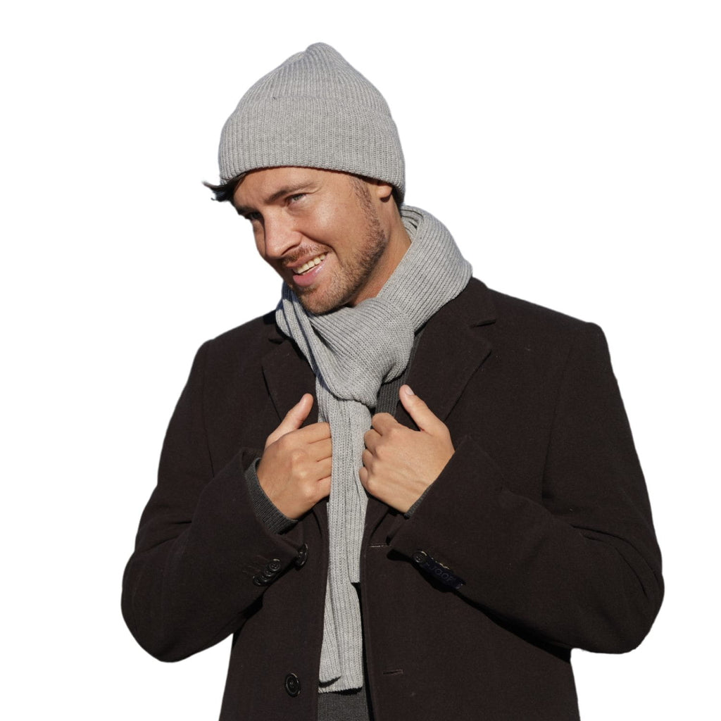 Szalik o długości 180 cm, miękko otulający szyję, wykonany z 100% akrylu w neutralnym odcieniu szarości | KAMEA | Spironik.pl