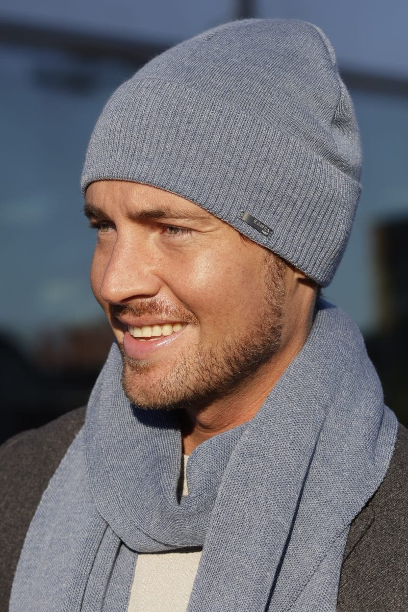 Czapki, Model: Lukas, Kolor: jeansowy, Skład materiału: 100% Wełna Merino Extrafine, Przeznaczenie: Wielosezonowe, Rozmiar: Uniwersalny (54-60)