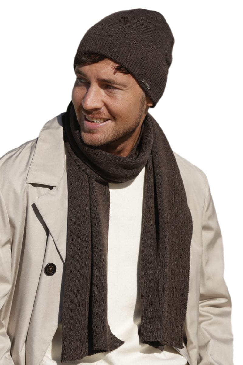 Komplet (Czapka + Szalik), Model: Lukas Komplet, Kolor: brązowy, Skład materiału: 100% Wełna Merino Extrafine, Przeznaczenie: Jesień/Zima, Wymiary(długość/szerokość): 170cm/25cm (Komplet (Czapka + Szalik), zdjęcie 3)