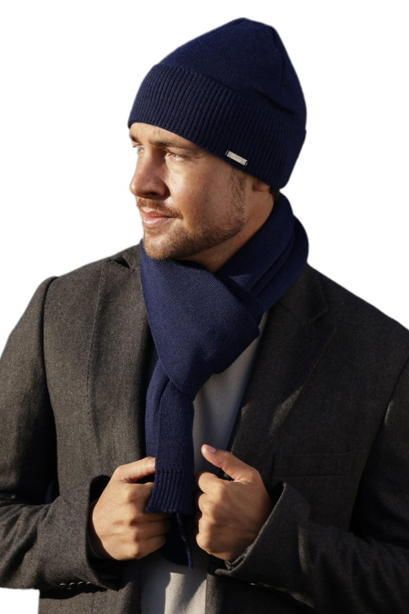 Komplet (Czapka + Szalik), Model: Lukas Komplet, Kolor: szary, Skład materiału: 100% Wełna Merino Extrafine, Przeznaczenie: Jesień/Zima, Wymiary(długość/szerokość): 170cm/25cm (Komplet (Czapka + Szalik), zdjęcie 3)
