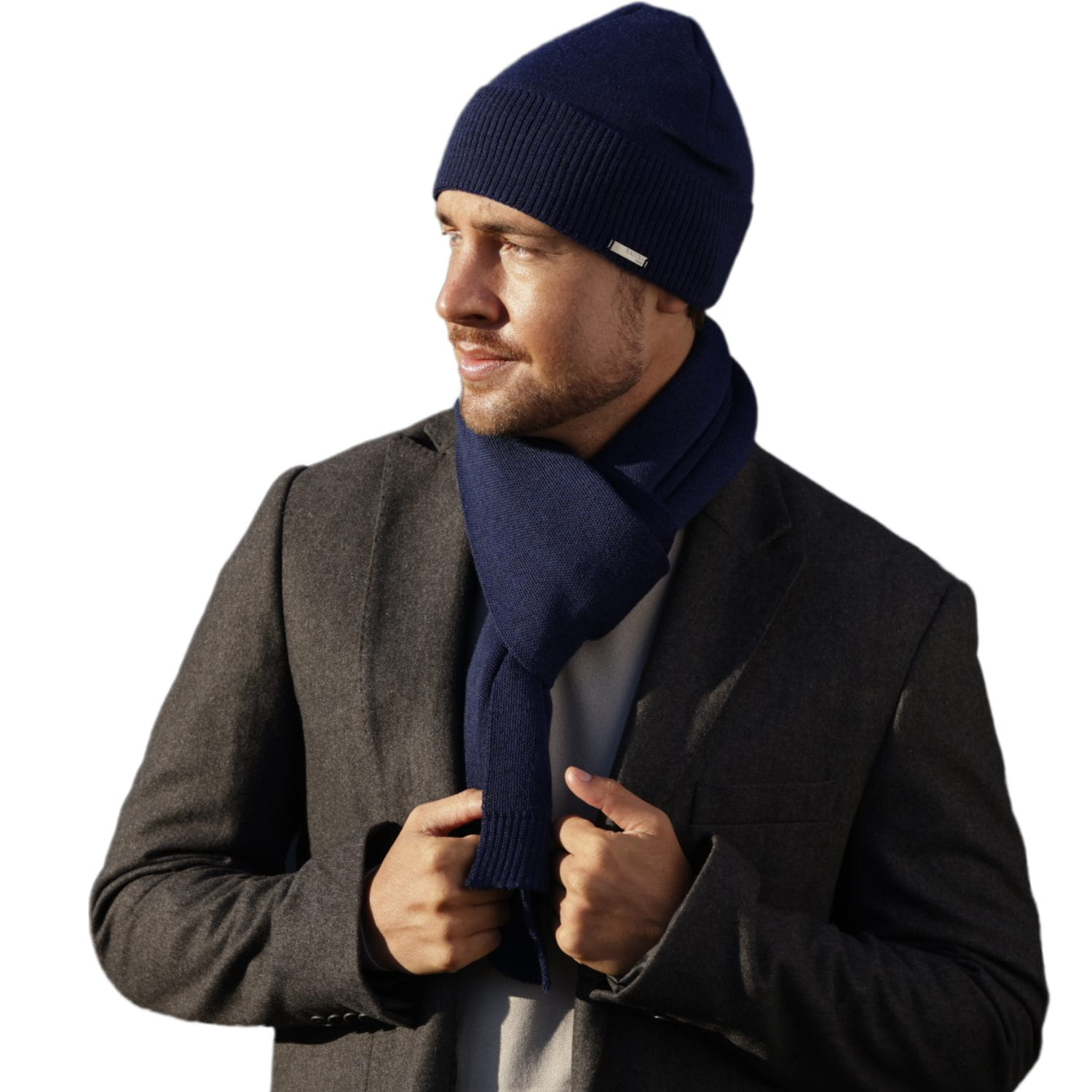 Komplet (Czapka + Szalik), Model: Lukas Komplet, Kolor: szary, Skład materiału: 100% Wełna Merino Extrafine, Przeznaczenie: Jesień/Zima, Wymiary(długość/szerokość): 170cm/25cm (Komplet (Czapka + Szalik), zdjęcie 4)