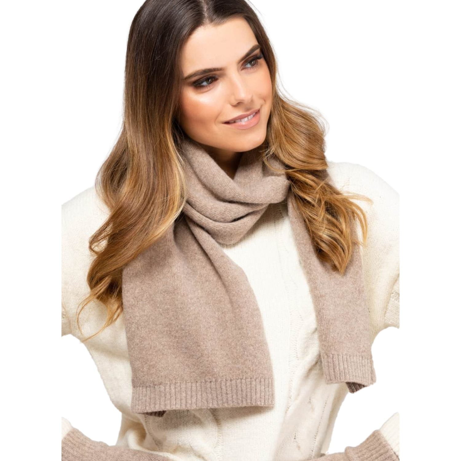 Model: Szalik-02, Kolor: ciemny beżowy, Skład materiału: 80% Wełna; 20% Poliamid, Przeznaczenie: Jesień/Zima, Wymiary(długość/szerokość): 160cm/25cm