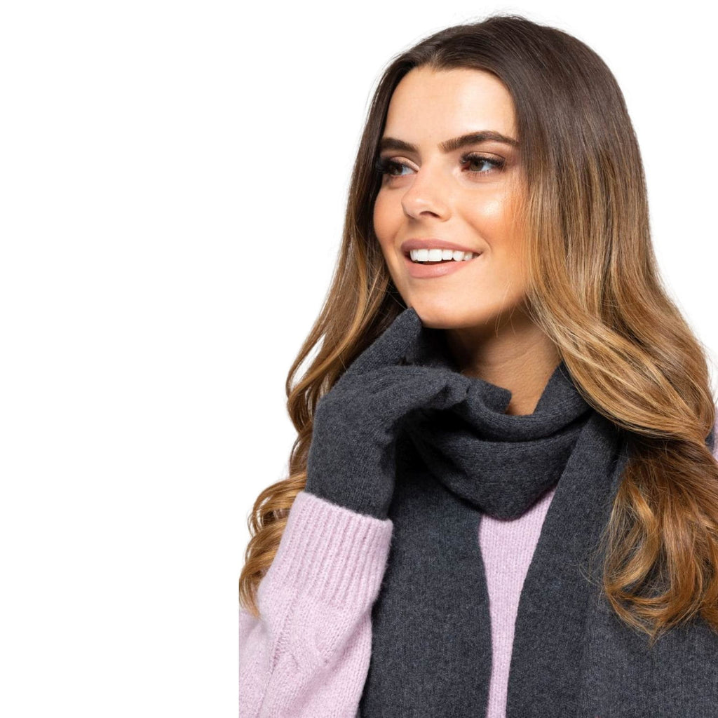 Model: Szalik-02, Kolor: grafitowy, Skład materiału: 80% Wełna; 20% Poliamid, Przeznaczenie: Jesień/Zima, Wymiary(długość/szerokość): 160cm/25cm