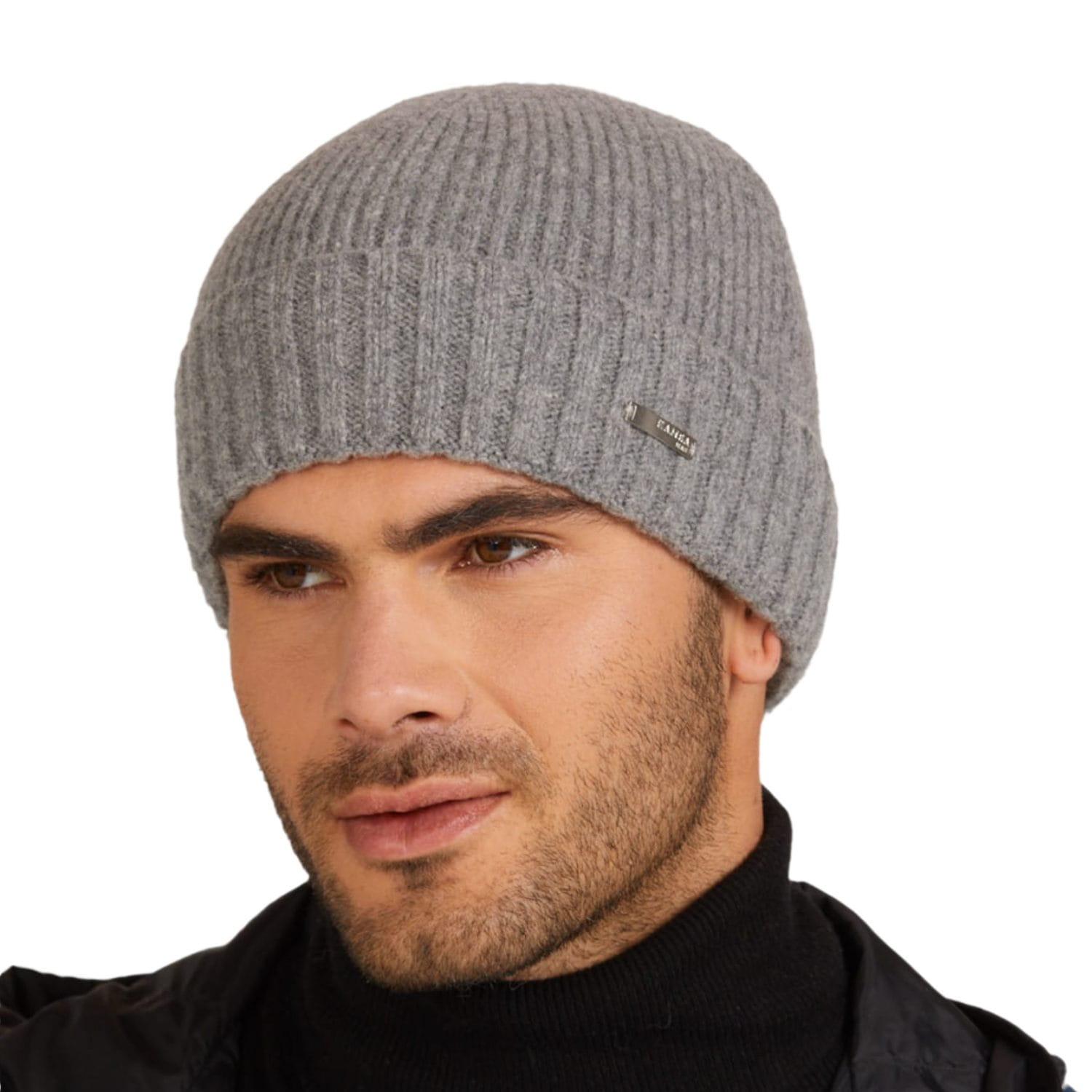 Czapka męska Carlos w szarym kolorze, wykonana w Polsce, doskonała na zimowe spacery | KAMEA | Spironik.pl