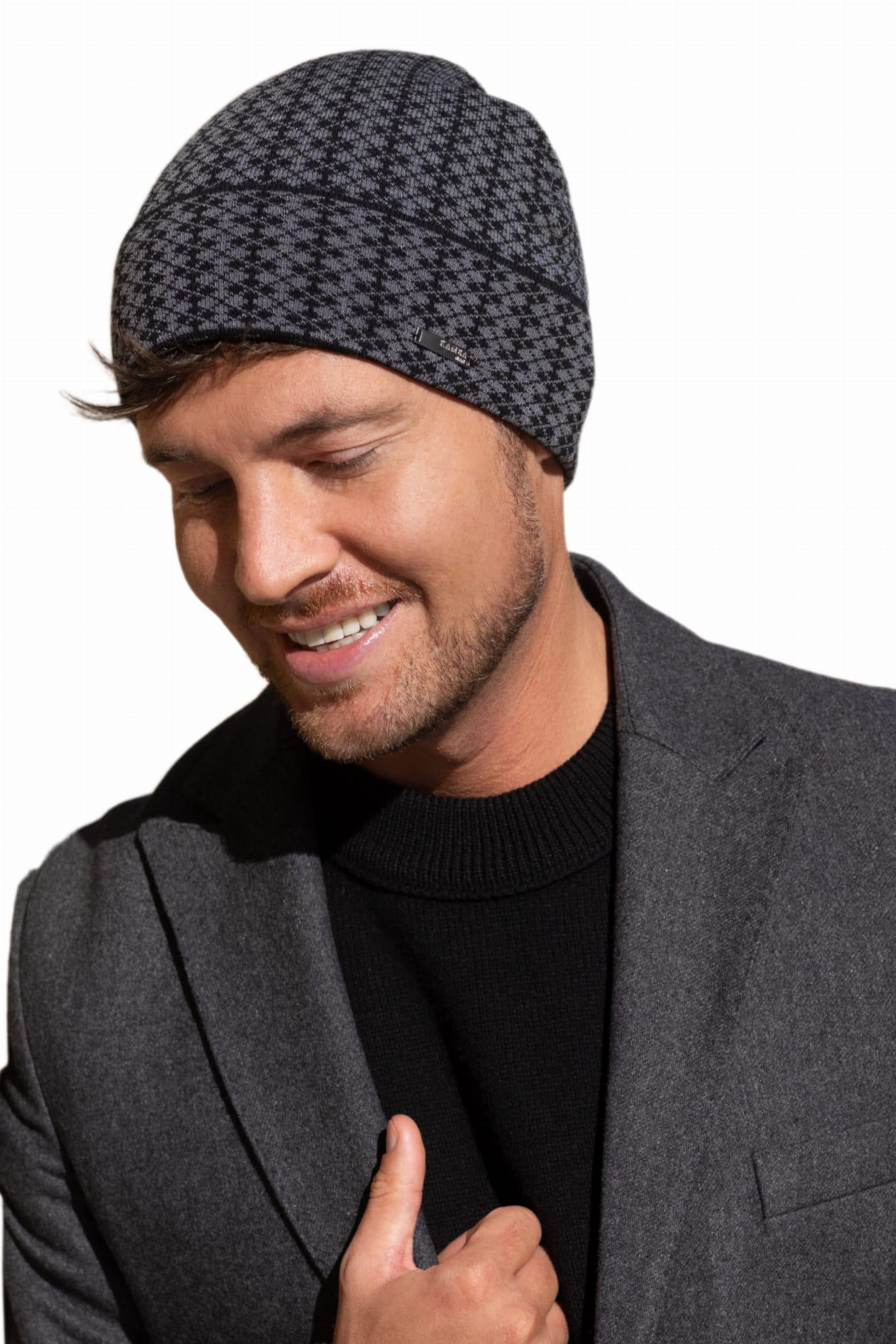 Czapka Męska, Model: Denis, Kolor: czarny, Skład materiału: 97% Wiskoza; 3% Elastan, Przeznaczenie: Jesień/Zima, Rozmiar: Uniwersalny (54-62) (Czapka Męska, zdjęcie 2)