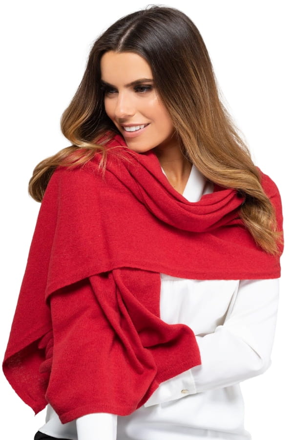 Model: Szalik-01, Kolor: czerwony, Skład materiału: 80% Wełna; 20% Poliamid, Przeznaczenie: Jesień/Zima, Wymiary(długość/szerokość): 180cm/65cm