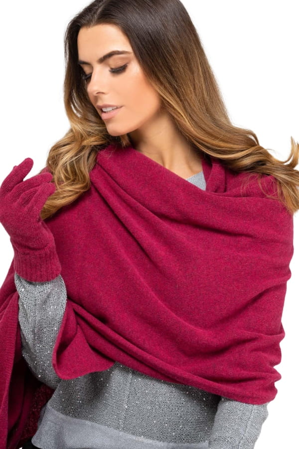 Model: Szalik-01, Kolor: fuksja, Skład materiału: 80% Wełna; 20% Poliamid, Przeznaczenie: Jesień/Zima, Wymiary(długość/szerokość): 180cm/65cm