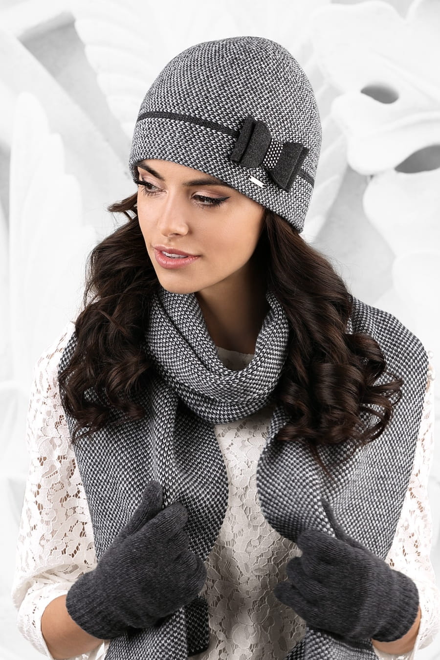 Szalik Damski, Model: Bolonia-szalik, Kolor: grafitowy, Skład materiału: 50% Akryl; 30% Wełna; 10% Wiskoza; 10% Alpaka, Przeznaczenie: Jesień/Zima, Wymiary(długość/szerokość): 170cm/25cm